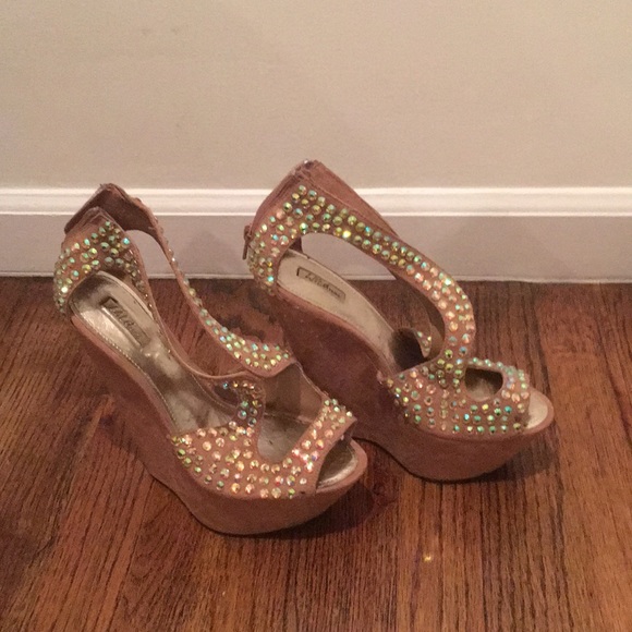 Shoes 👠 - Picture 3 of 4